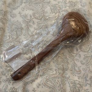 Luxurious Brown Burl Wood Accents